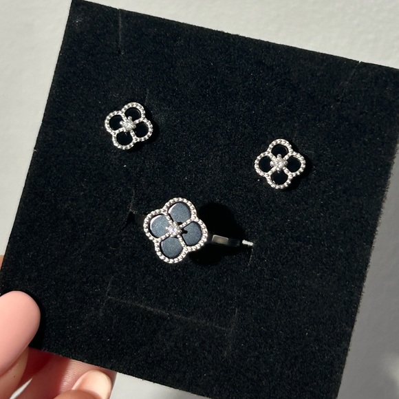 S925 Sterling Silver Clover Earrings Ring or Set Black and Silver Mothers Day - Picture 2 of 3